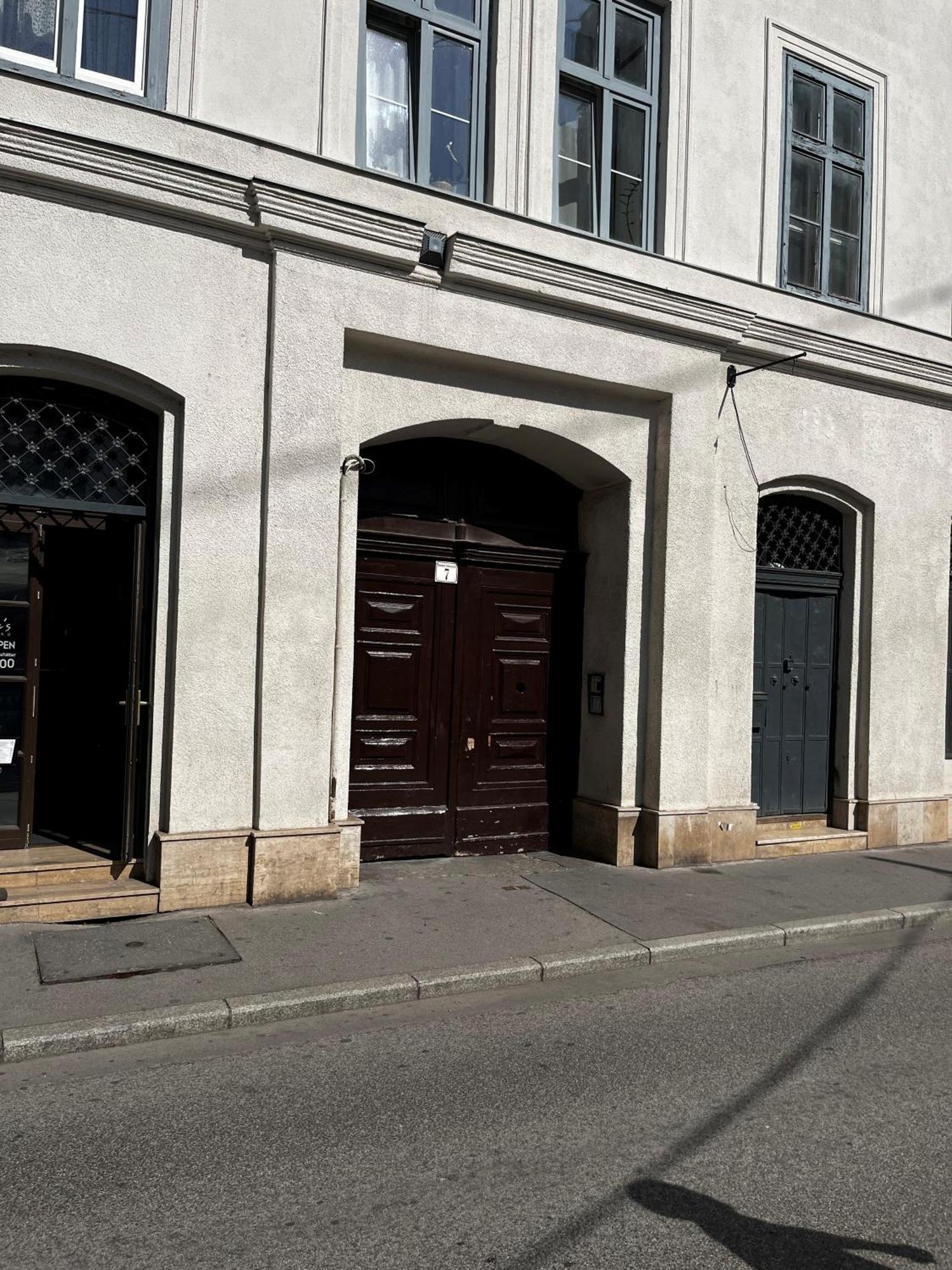 Quiet Rooms In The Bustling City Center Budapest Exterior foto